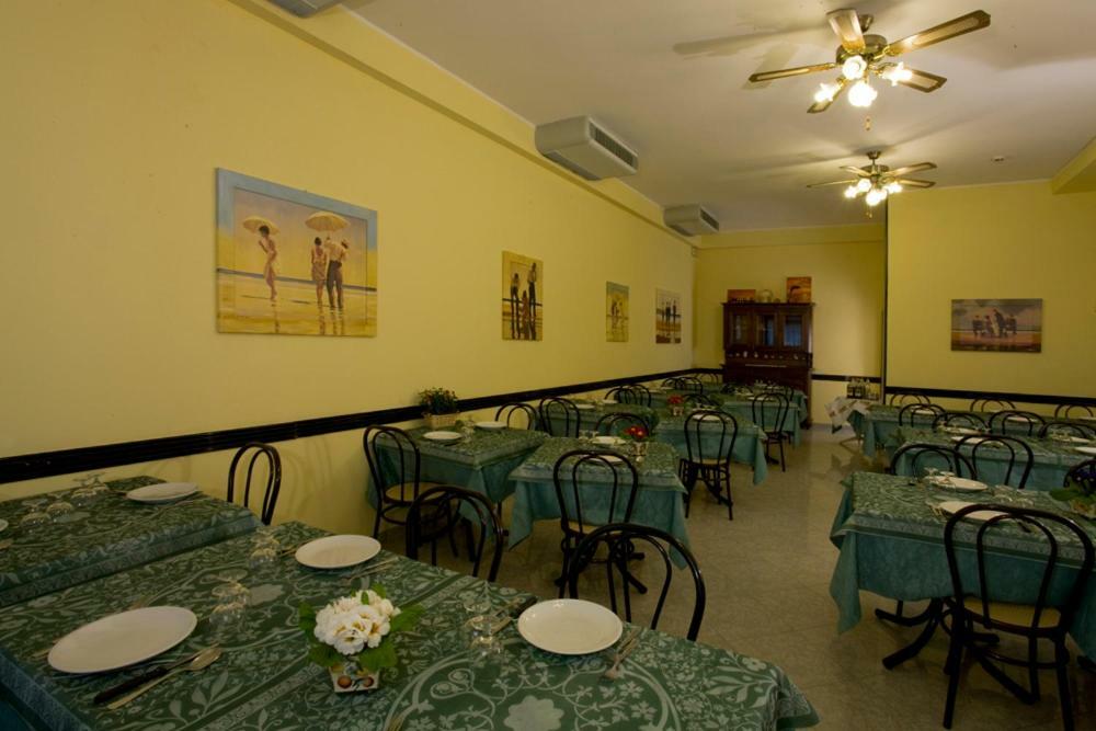 Hotel Andrea'S Rimini Exterior foto